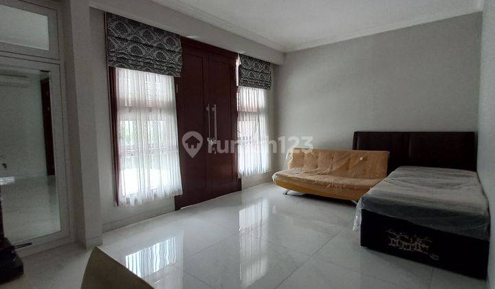 Rumah Mewah Minimalis 2 Lantai Furnished di Taman Meruya Ilir 17