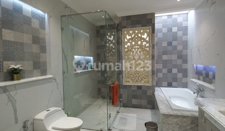 Rumah Mewah Minimalis 2 Lantai Furnished di Taman Meruya Ilir 22