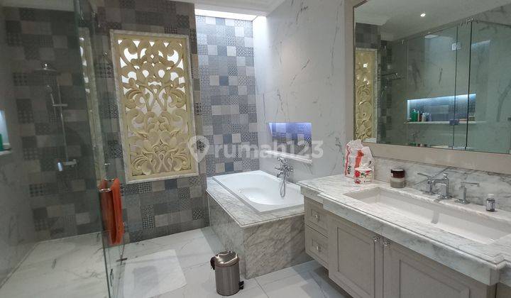 Rumah Mewah Minimalis 2 Lantai Furnished di Taman Meruya Ilir 24