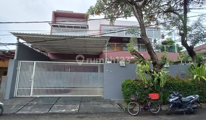 Rumah Mewah Minimalis 2 Lantai Furnished di Taman Meruya Ilir 1