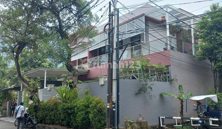 Rumah Mewah Minimalis 2 Lantai Furnished di Taman Meruya Ilir 32