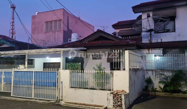 Rumah di Taman Meruya Ilir, Bebas Banjir, Dekat Akses Tol 2