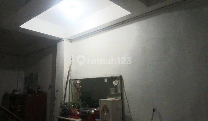 Ruko 3 lantai di Jl. K. H. Moh. Mansyur / Jembatan Lima 2