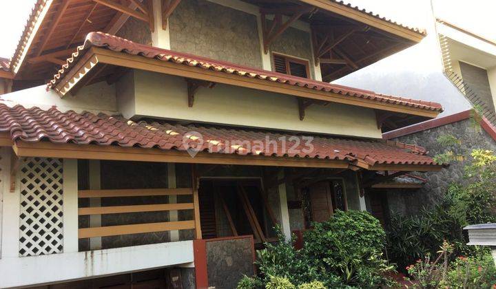 Rumah 2 Lantai di Jalan Utama 2 Jalur Taman Kebon Jeruk Intercon, Jakarta Barat 1