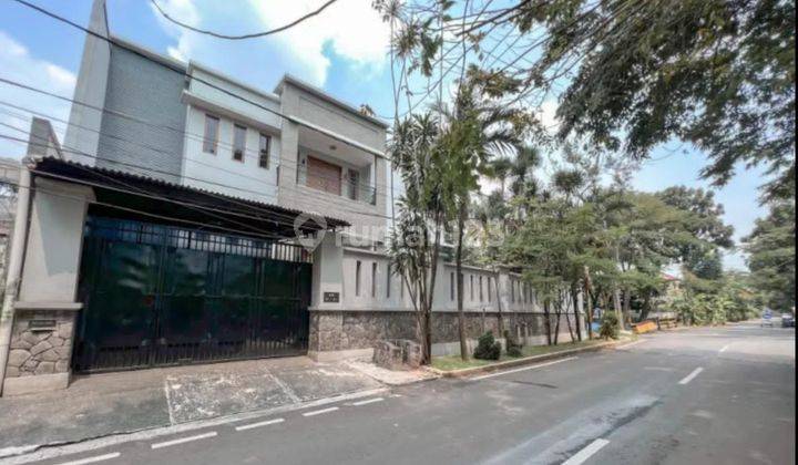 Rumah Huk 3 Lantai di Taman Meruya Ilir, Jakarta Barat 2