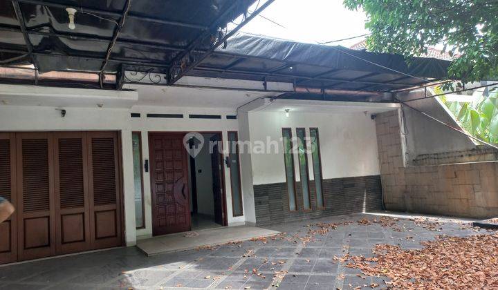 Rumah Dijalan Utama di Taman Meruya Ilir, Bebas Banjir 1