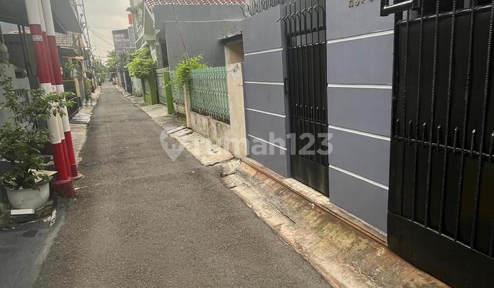 Rumah 2 Lantai di Taman Meruya Ilir 2