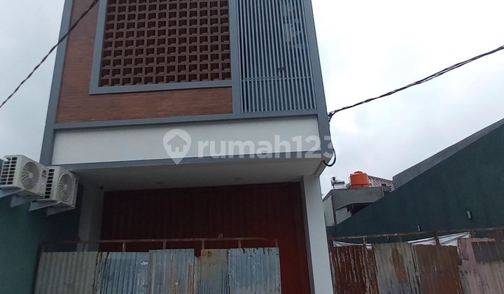 Ruko Baru di Kav Dki, Meruya Utara, Jakarta Barat, Disewakan Lantai Bawah Saja.