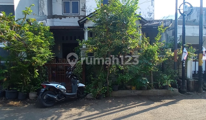 Rumah 2 lantai di Taman Meruya Ilir, Jakarta Barat Rumah 2 lantai di Taman Meruya Ilir, Jakarta Barat