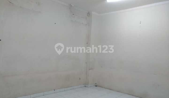 Ruko 3 lantai di Jalan Raya Raden Saleh, Karang Tengah, Tangerang, Banten 2