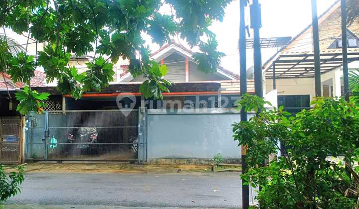 Rumah di Komplek Taman Meruya Ilir, Jakarta Barat, Bebas Banjir