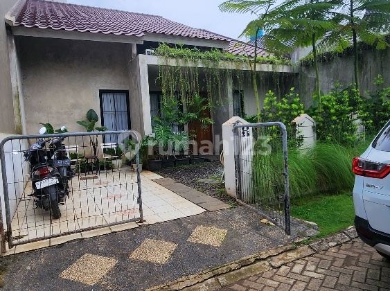 Single-story house fully renovated in front of the garden at Nusa Loka, BSD City.
