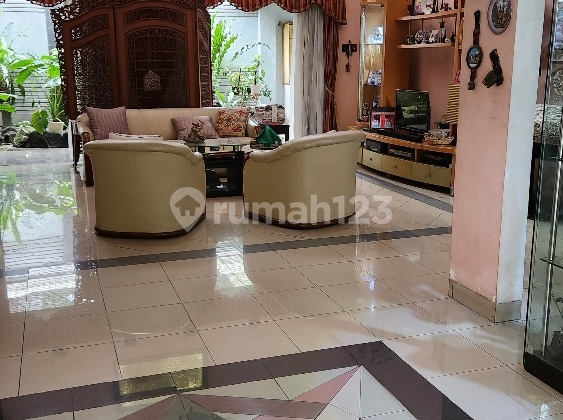 Rumah dengan kavling/taman yang luas lingkungan tenang/aman di Puspita Loka BSD City