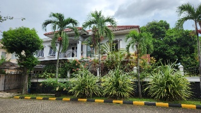 Rumah dengan kavling/taman yang luas lingkungan tenang/aman di Puspita Loka BSD City