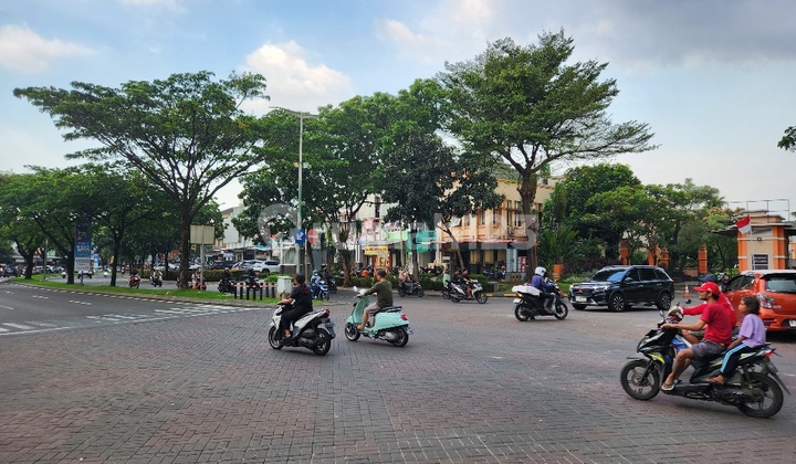 Ruko posisi hoek 2 lantai sangat strategis di boulevard Graha Raya, Bintaro Jaya
