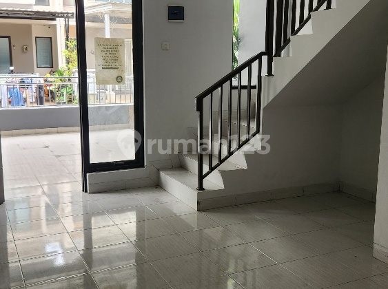 Beautiful House in Imperial Terrace Cluster with a Green and Neatly Arranged Environment in Tangerang 2