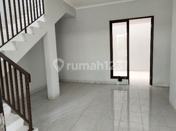 Rumah Cantik di Cluster Imperial Terrace dengan Lingkungan yang Asri dan Tertata Rapi di Tangerang Rumah Cantik di Cluster Imperial Terrace dengan Lingkungan yang Asri dan Tertata Rapi di Tangerang