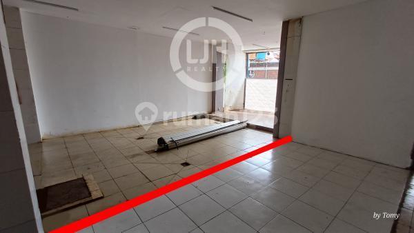 Commercial Shop For Lease In Legian, Strategic Location, Easy Access, High Foot Traffic, Near The Beach, Hotels, Restaurants, And Entertainment Hubs, Suitable For Business 2