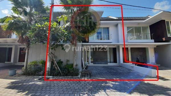 2 Storey Beautiful and Minimalist House with 3 Bedrooms. Close to Mall Bali Galeria and Airport Ngurah Rai 1