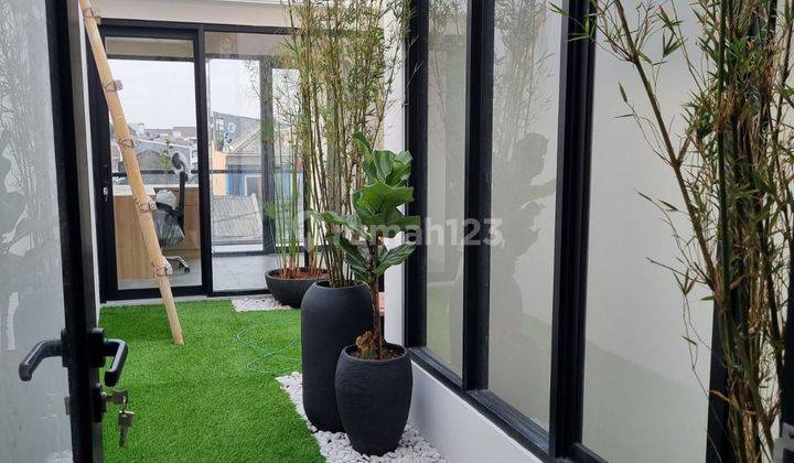 Rumah Baru 3 Lantai Smart Home Dekat Senayan 2