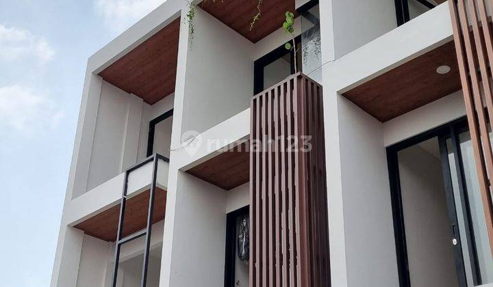 Rumah Baru 3 Lantai Smart Home Dekat Senayan 1