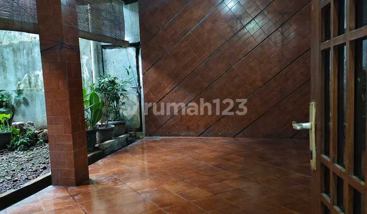 Cheapest! Old House in Tulodong Kebayoran Baru