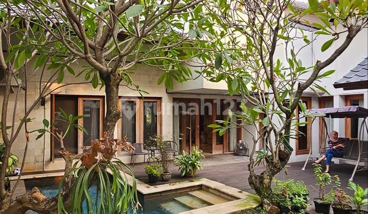 Rumah Tropical Design Taman Luas dan Asri Kebayoran Baru