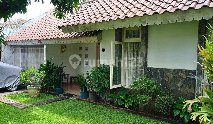 Aserene, well-maintained house with wide roads in Cipete.