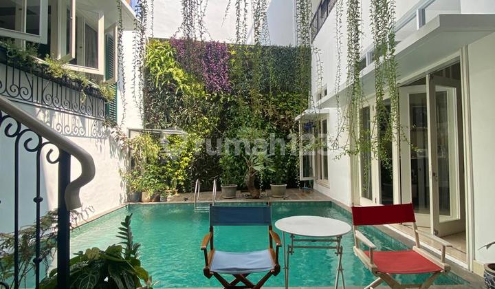 Rumah Semi Tropis Area Tenang Jeruk Purut