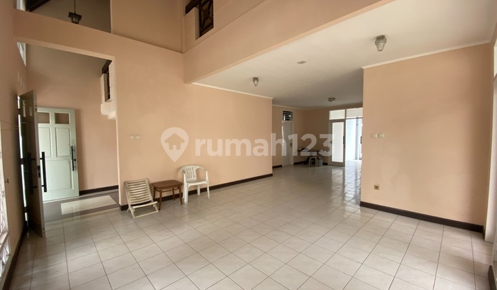 Rumah, 2 Lantai, Bebas Banjir, Dalam Komplek Kebayoran Baru