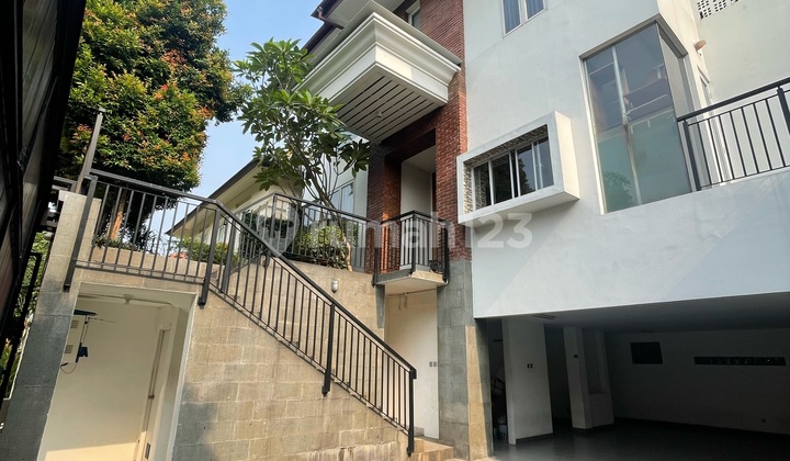 Rumah Bagus Modern Tropical Tenang Pondok Indah $4100/month 2