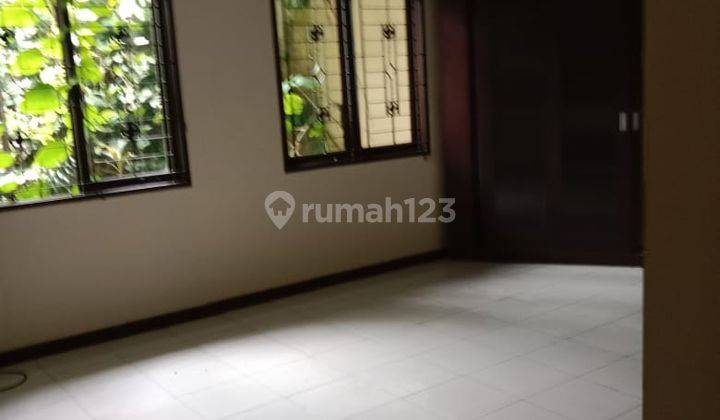 Rumah Cantik 2 Lantai Semi Furnished di Perumahan Taman Villa Cinere Mas 1