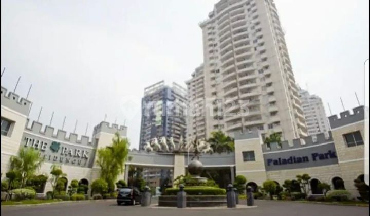 Paladian Park apartment 2 br corner spacious