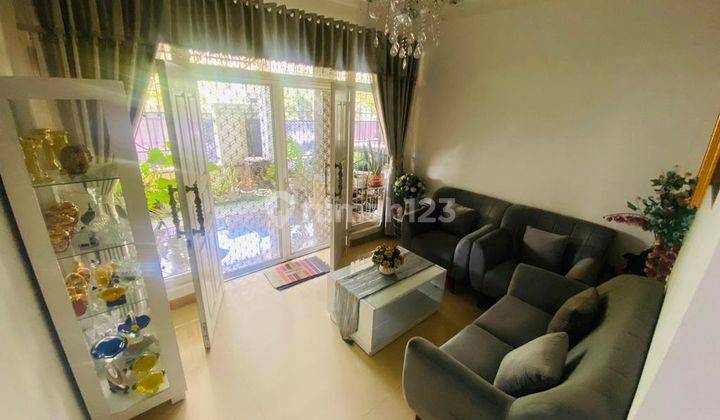 Rumah Mewah With Swimming Pool di Taman Golf Modernland Tangerang
