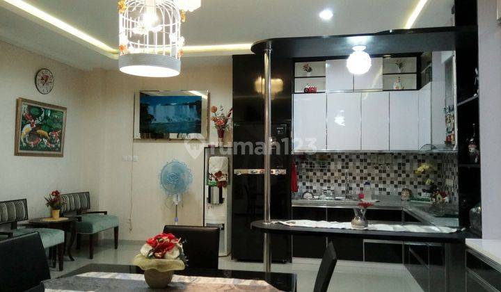 Rumah 2 Lantai Bagus Furnished SHM di Jl Lavender Raya , Tangerang 2