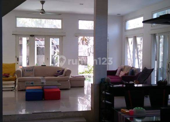 Rumah 2 Lantai Bagus Furnished SHM di Villa O2 Bali, Badung 2