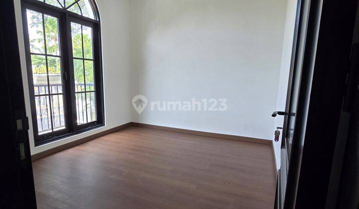 Rumah 3 Lantai Bagus Semi Furnished di Assana House Vanya Park Bsd, Tangerang 2