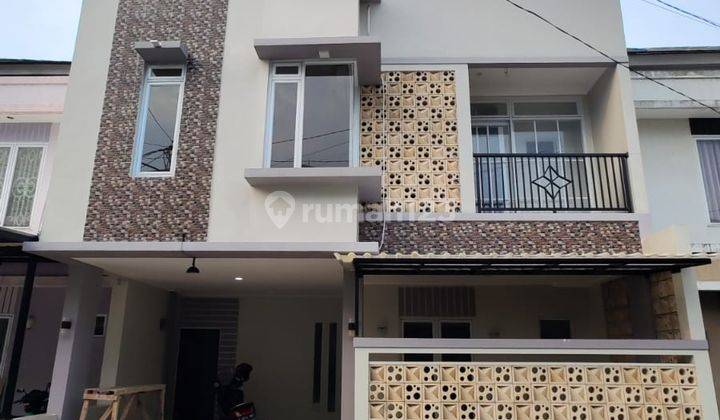 Rumah 2 Lantai Bagus Semi Furnished SHM di Jl Witanraharja Raya Komplek Le Batu Kavling 5 Pamulang Barat, Tangerang Selatan 1