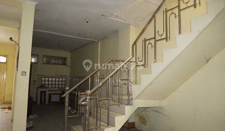 Rumah 2 Lantai Unfurnished Disewakan 3
