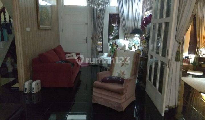 Rumah 2 Lantai Semi Furnished SHM di Jl. Pemuda , Pekanbaru 2