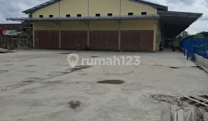 For Rent Warehouse Beside Main Road, Suitable for Showroom with Spacious Yard in Pekanbaru For Rent Warehouse Beside Main Road, Suitable for Showroom with Spacious Yard in Pekanbaru