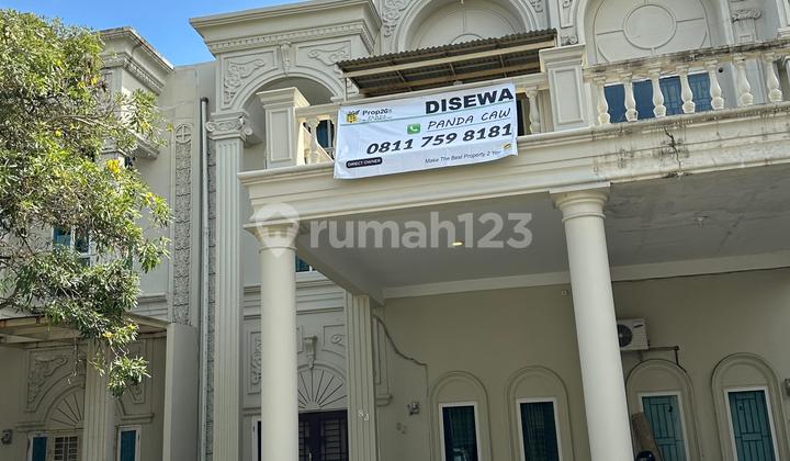 For Rent House With Swimming Pool Facility In Pekanbaru