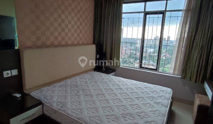 Spesialis apartemen hamptons park unit 2 bedroom besar golf view 2