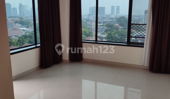 Specialist apartment Hamptons Park unit 3 bedroom private lift 2