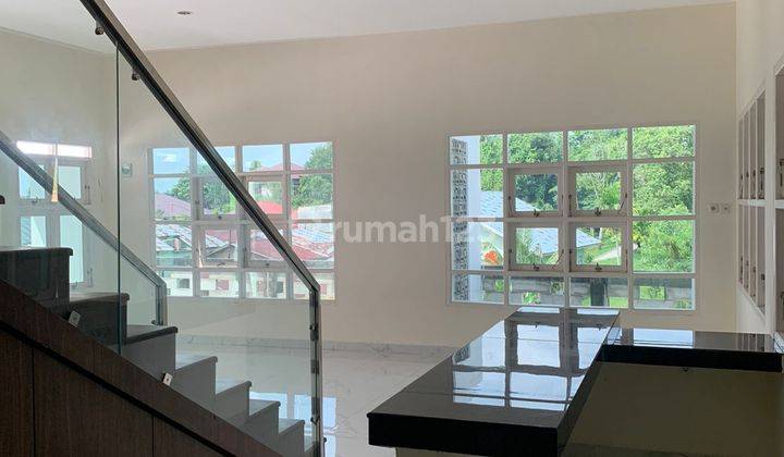 Rumah 2 Lantai di Jual Cepat di Jl Hangtuah Posisi di Hook 12
