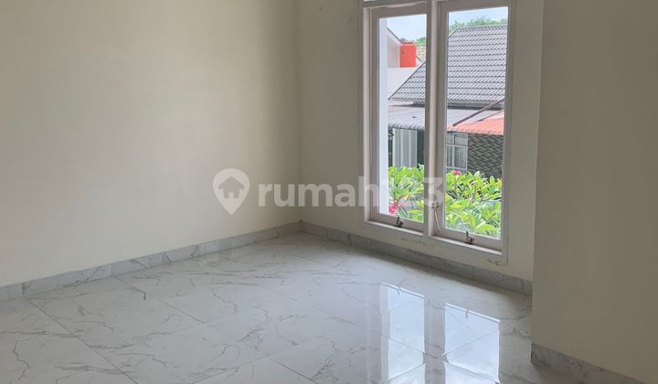 Rumah 2 Lantai di Jual Cepat di Jl Hangtuah Posisi di Hook 14