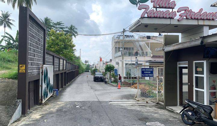 Rumah 2 Lantai di Jual Cepat di Jl Hangtuah Posisi di Hook 22
