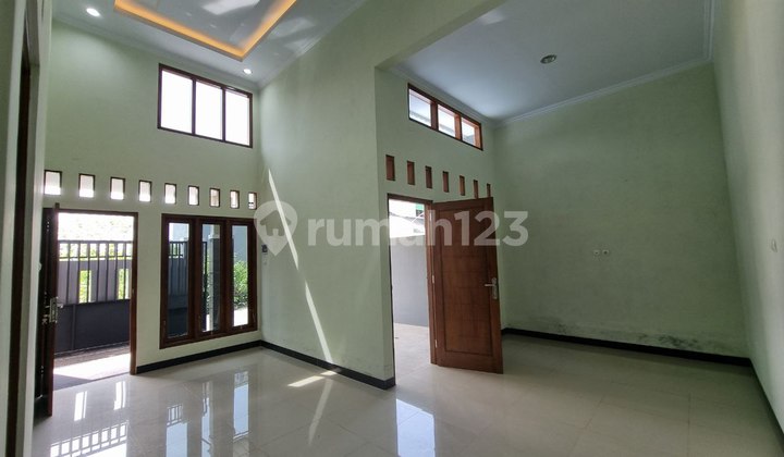 Rumah Baru Cantik di Gedongan Colomadu Karanganyar Siap Pakai -DR 7
