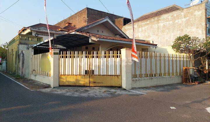 Rumah Klasik Mangkubumen Solo Kota Akses Mudah Lingkungan Aman 