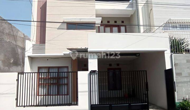 Rumah Modern Minimalis 2 Lantai di Jajar Laweyan Solo Kota (YA) 1